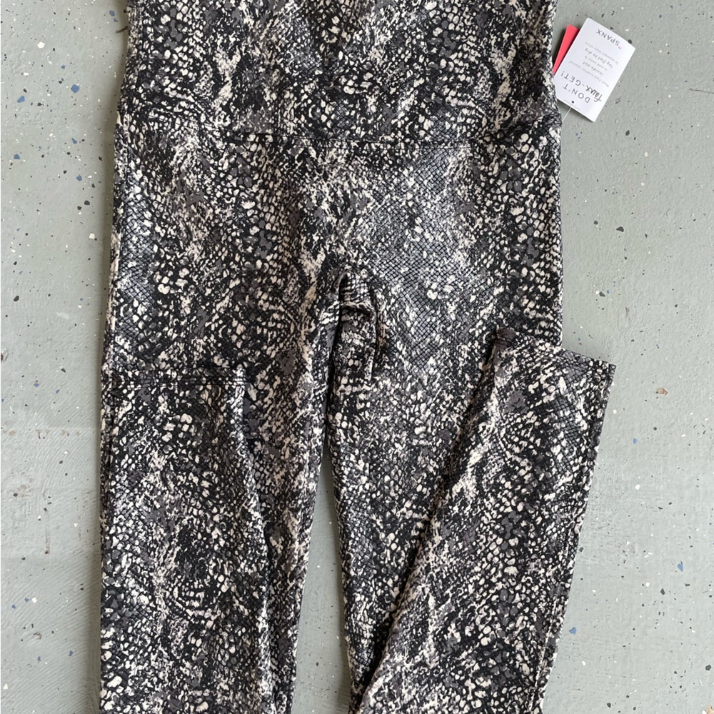 Spanx Faux lthr snake shine leggings